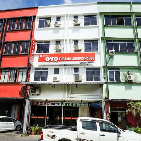 Oyo 44034 Furama Lodging House Kuching Kültér fotó