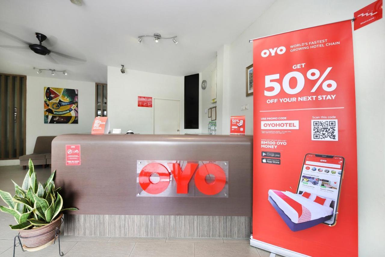 Oyo 44034 Furama Lodging House Kuching Kültér fotó