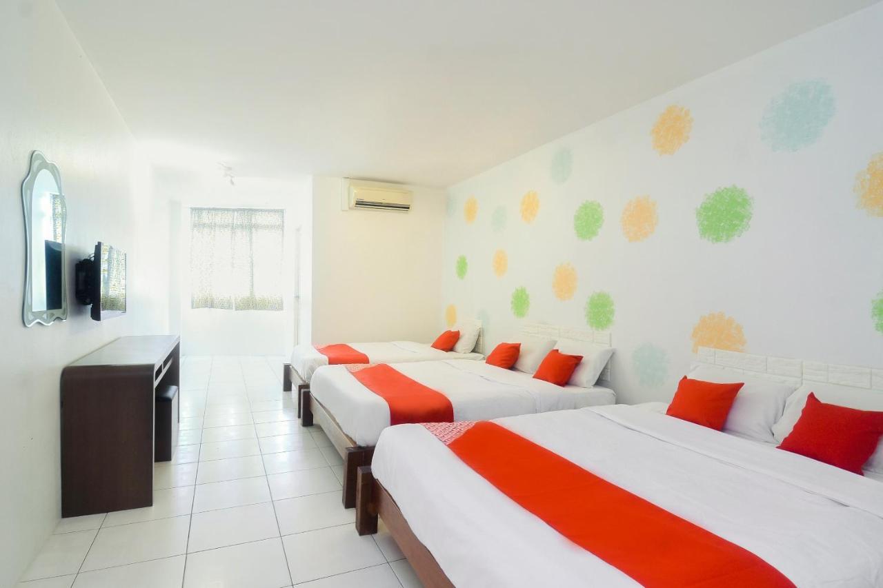 Oyo 44034 Furama Lodging House Kuching Kültér fotó