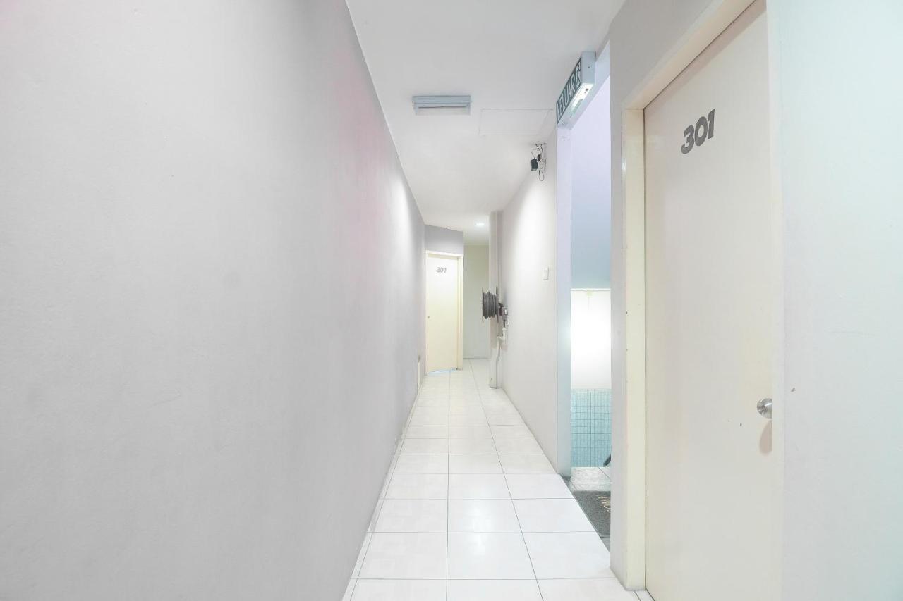 Oyo 44034 Furama Lodging House Kuching Kültér fotó
