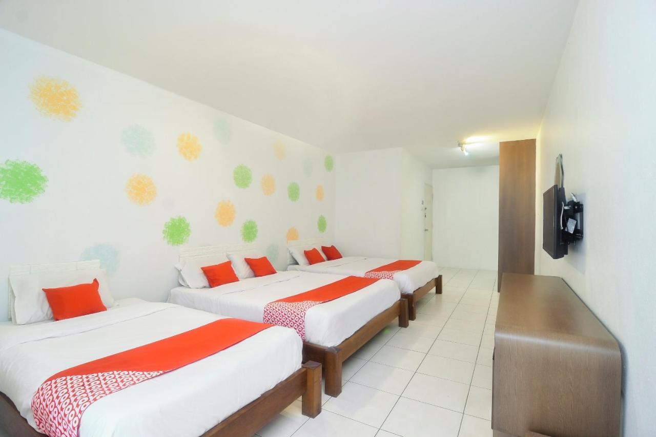 Oyo 44034 Furama Lodging House Kuching Kültér fotó