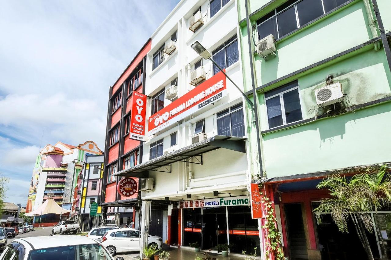 Oyo 44034 Furama Lodging House Kuching Kültér fotó