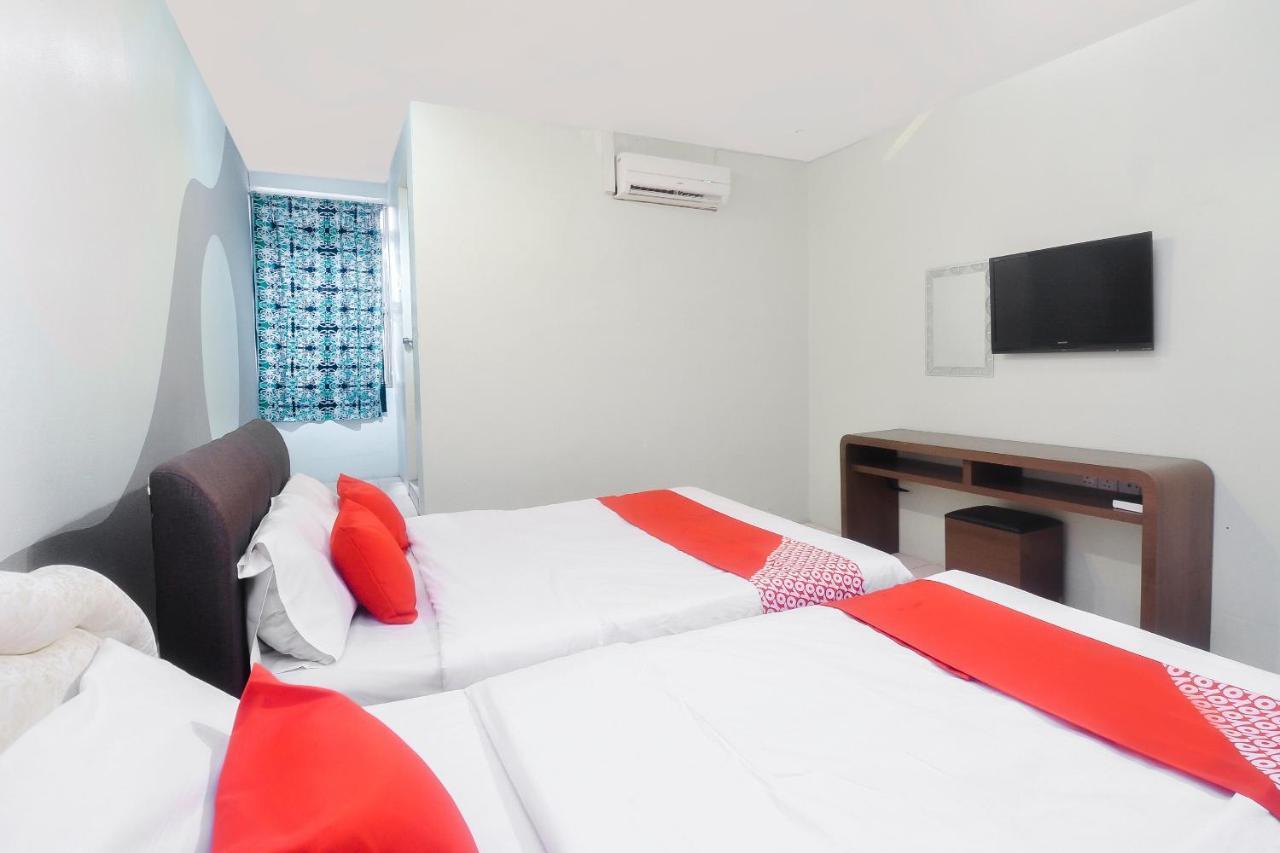 Oyo 44034 Furama Lodging House Kuching Kültér fotó