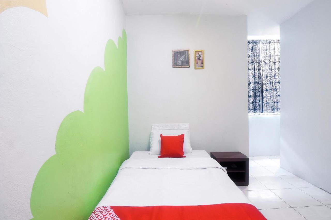 Oyo 44034 Furama Lodging House Kuching Kültér fotó