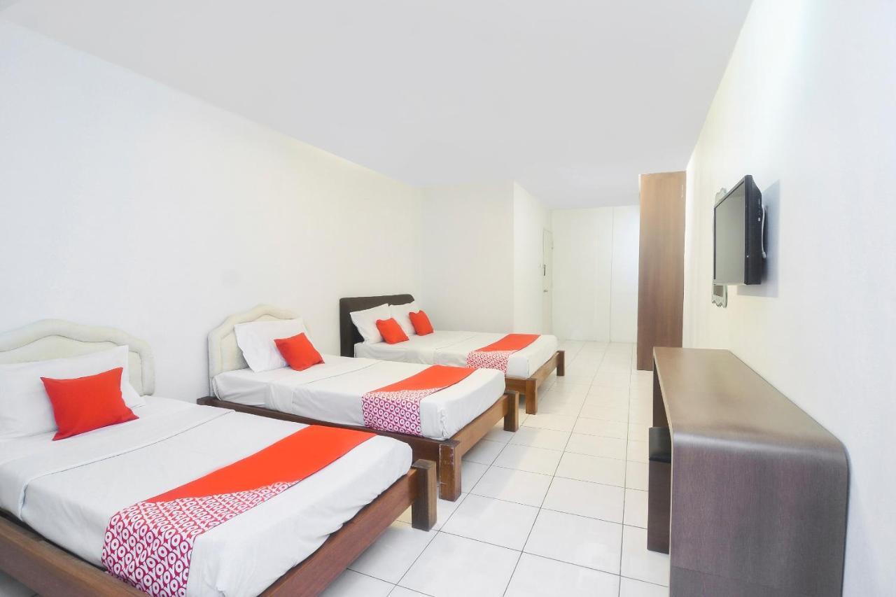 Oyo 44034 Furama Lodging House Kuching Kültér fotó
