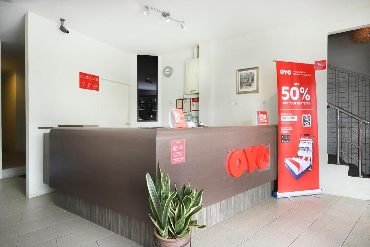 Oyo 44034 Furama Lodging House Kuching Kültér fotó