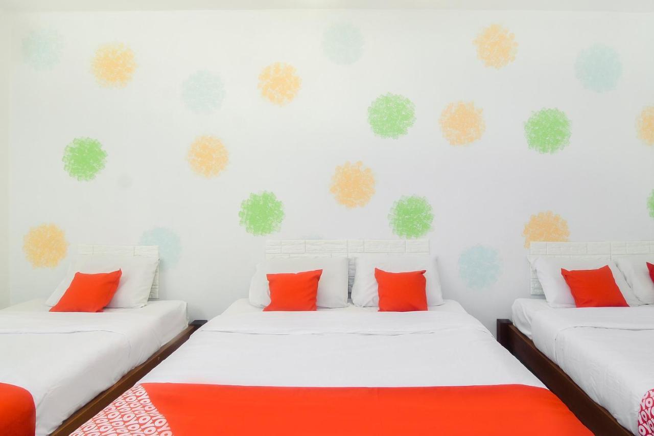 Oyo 44034 Furama Lodging House Kuching Kültér fotó