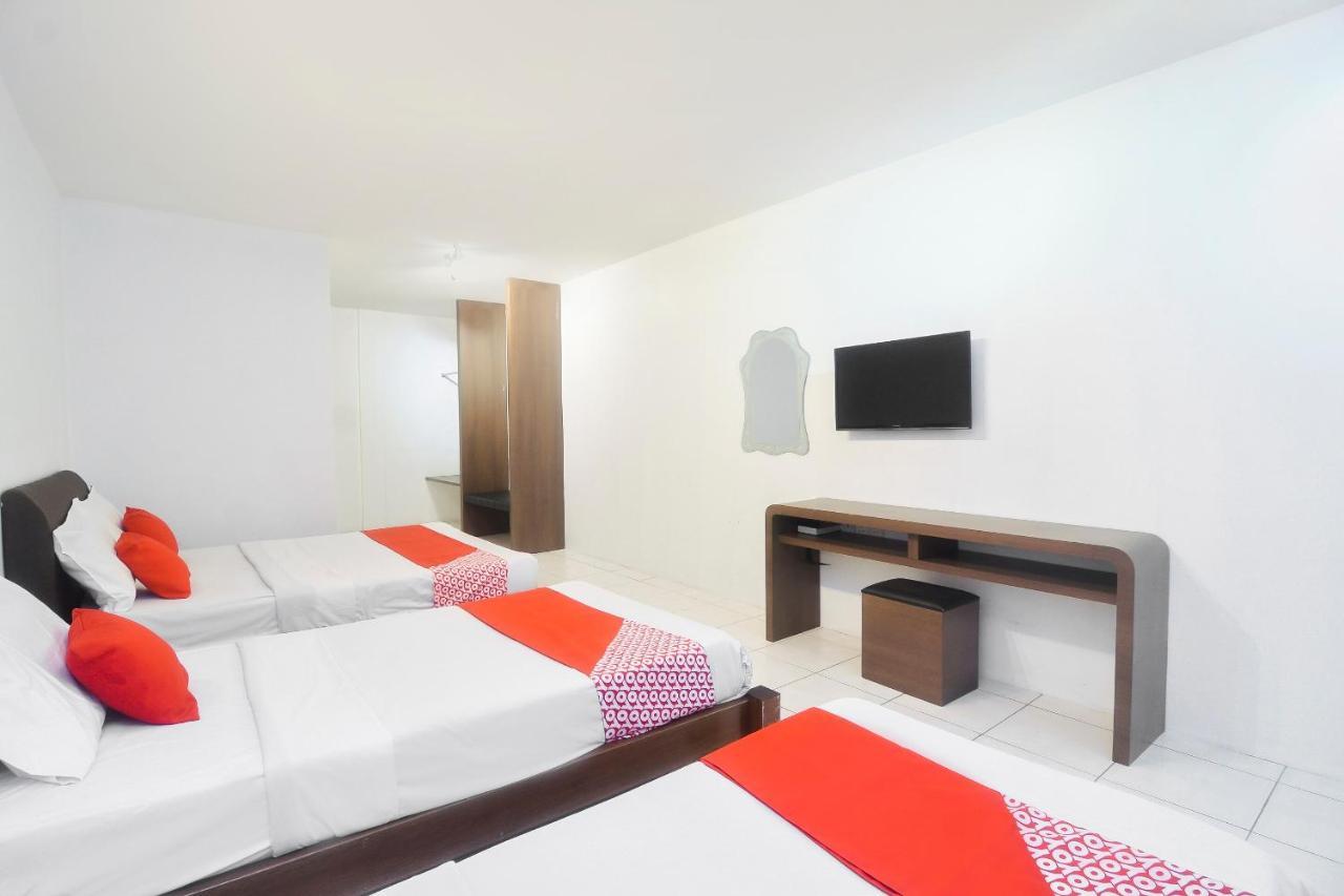 Oyo 44034 Furama Lodging House Kuching Kültér fotó