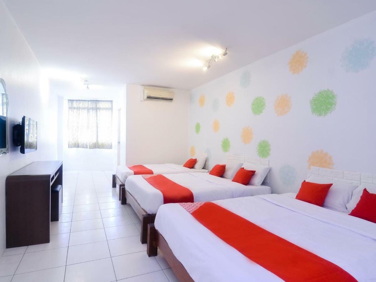 Oyo 44034 Furama Lodging House Kuching Kültér fotó