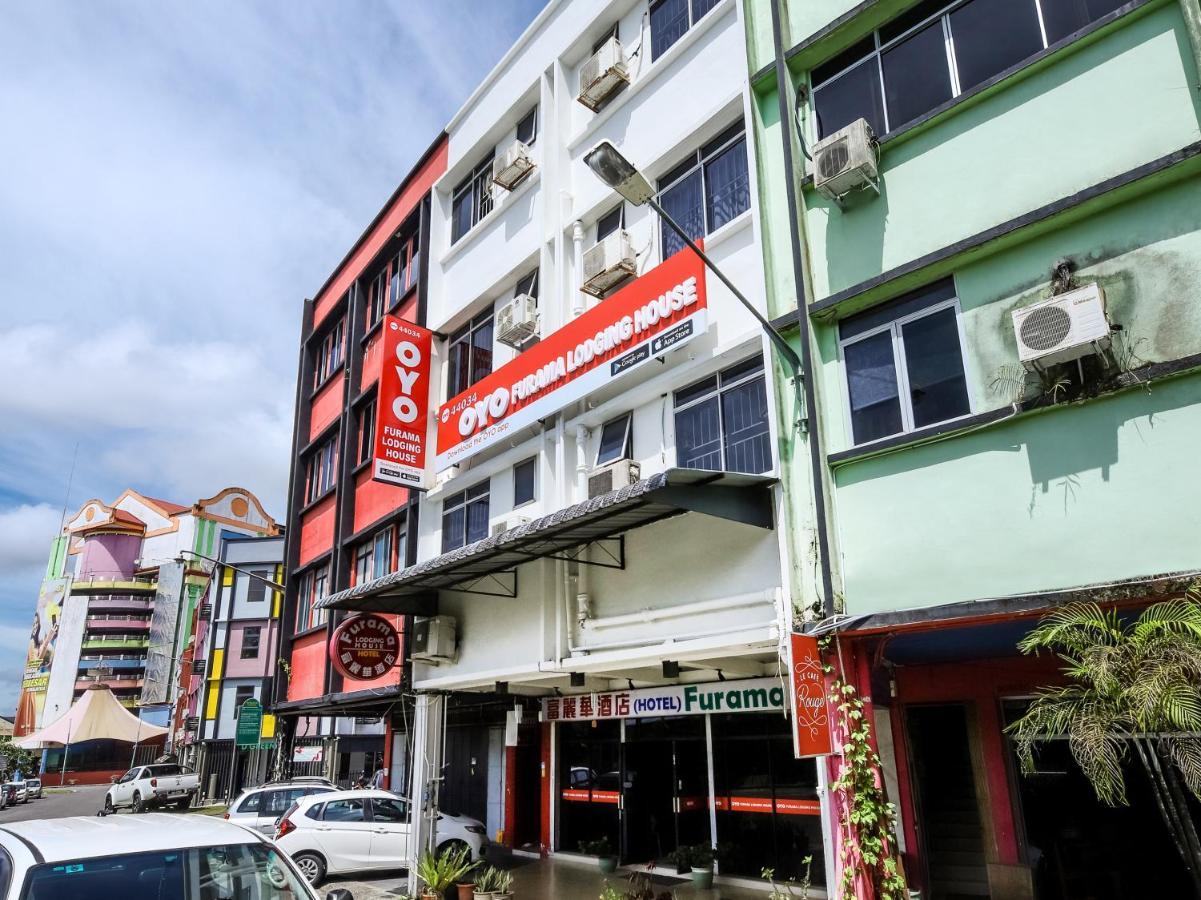 Oyo 44034 Furama Lodging House Kuching Kültér fotó