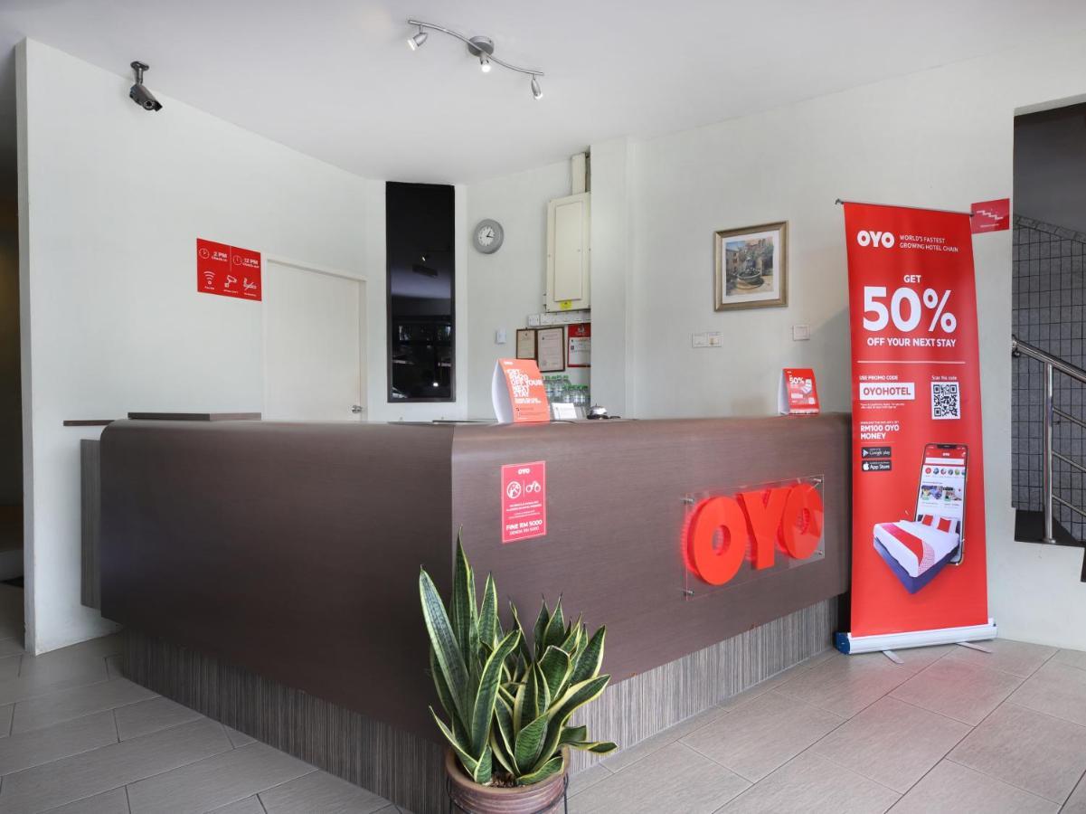 Oyo 44034 Furama Lodging House Kuching Kültér fotó